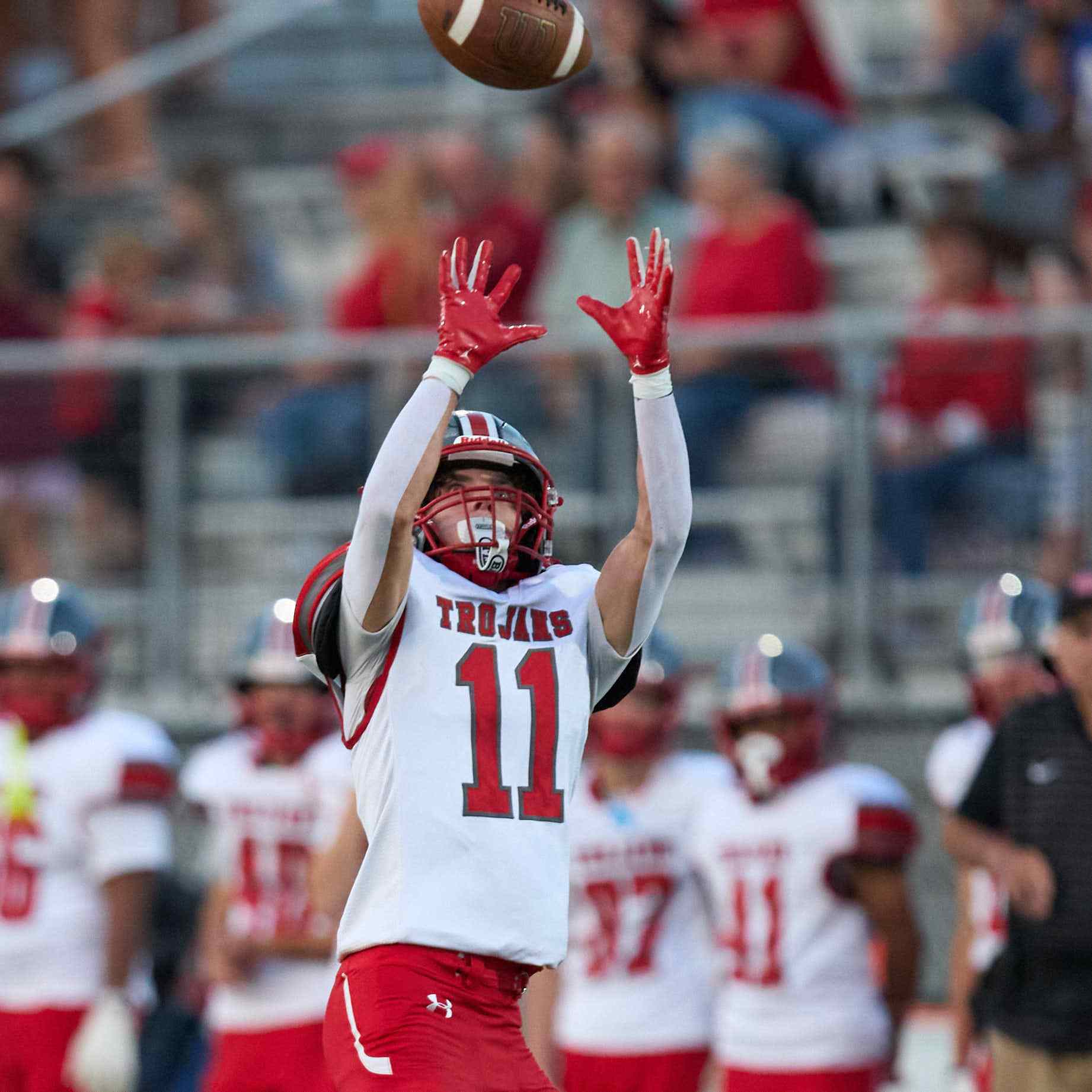 Parkland's Derek Fistner catches a short pass against Freedom on Friday, Sept. 4, 2026, at Bethlehem School District Stadium. (David Garrett/Special to The Morning Call)