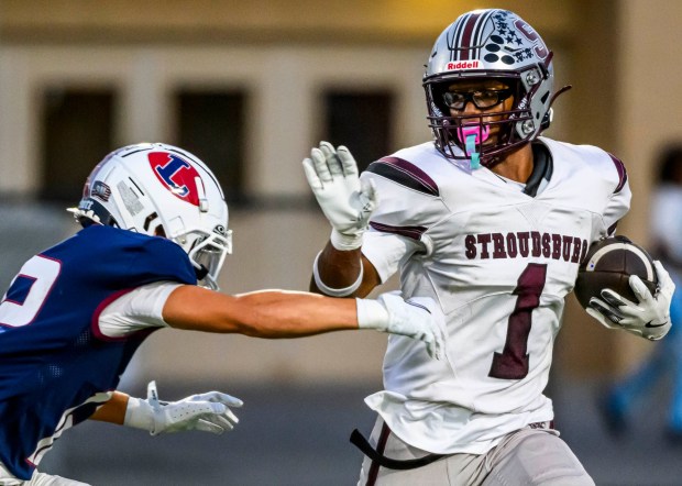Stroudsburg's Hostyn Jimenez runs the ball down the field Thursday, Sept. 10, 2026, against Liberty during a football game at BASD Stadium in Bethlehem.(April Gamiz/The Morning Call)