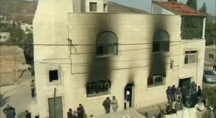 Zionist Enemy Fires Sound Bomb Toward Worshippers Inside Mosque in Bethlehem