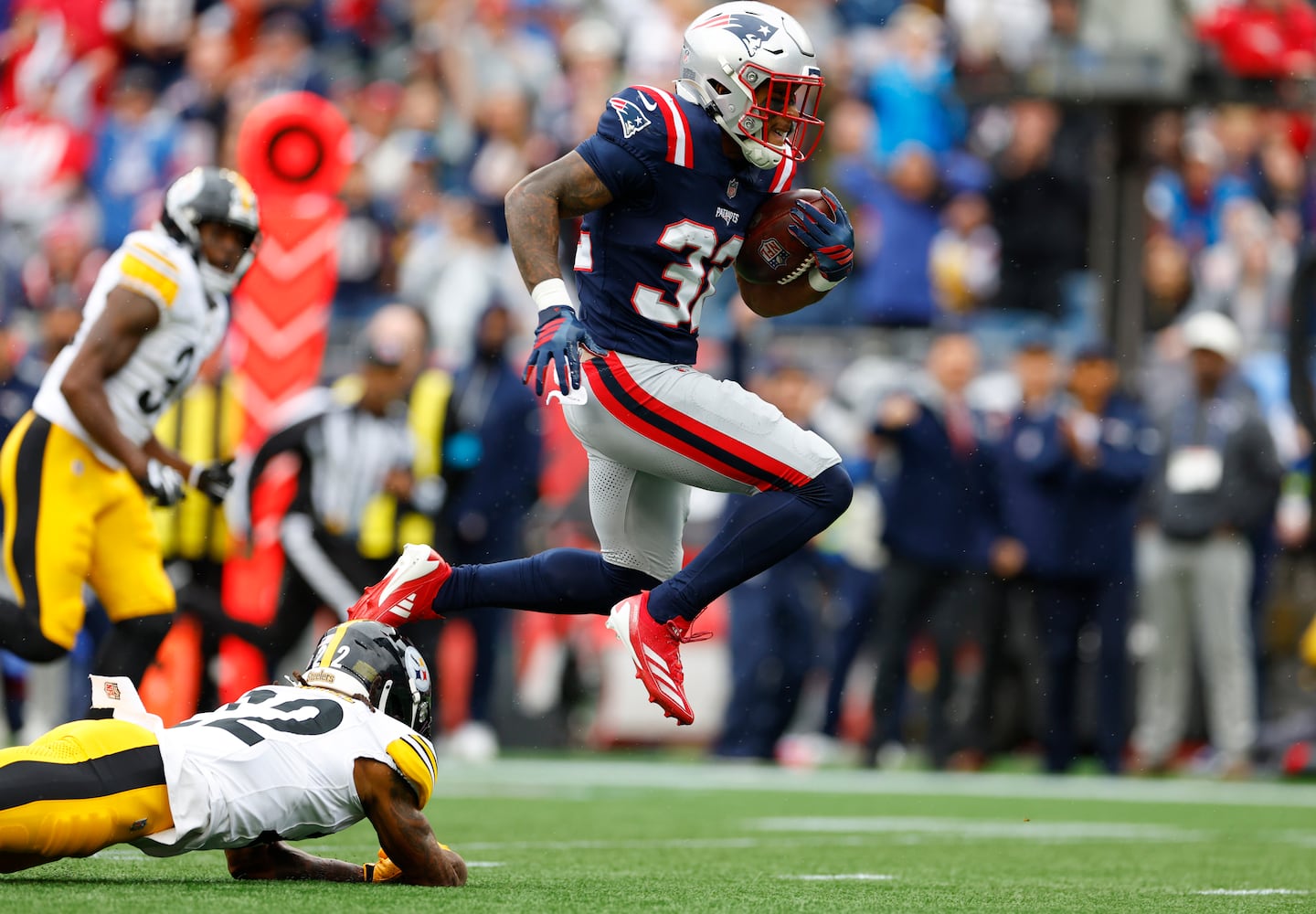 TreVeyon Henderson breaks a tackle by Steelers cornerback Asante Samuel Jr. on his way to a touchdown in the first half.