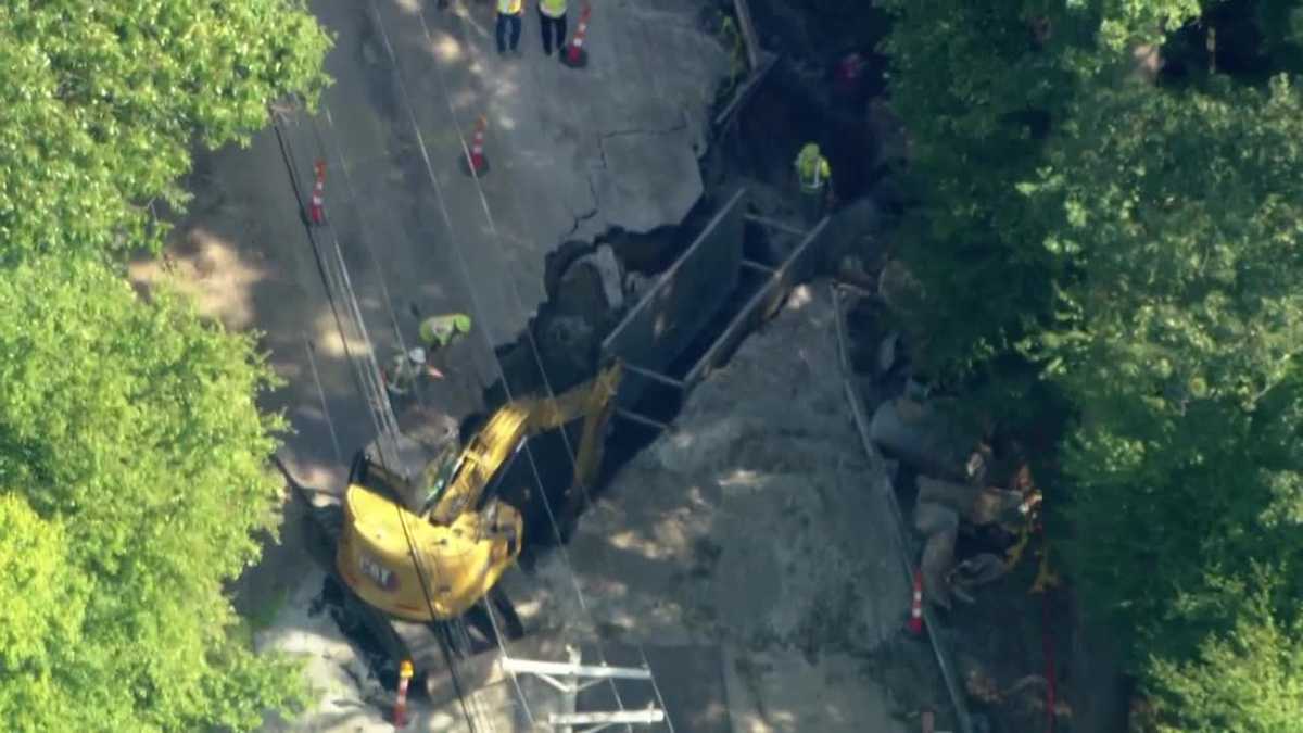 Pavement failure shuts down road in Hampton Township, Allegheny County