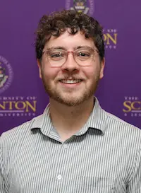 A headshot of an individual.