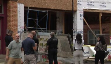 Teenager falls 3 stories while working on Pittsburgh roof