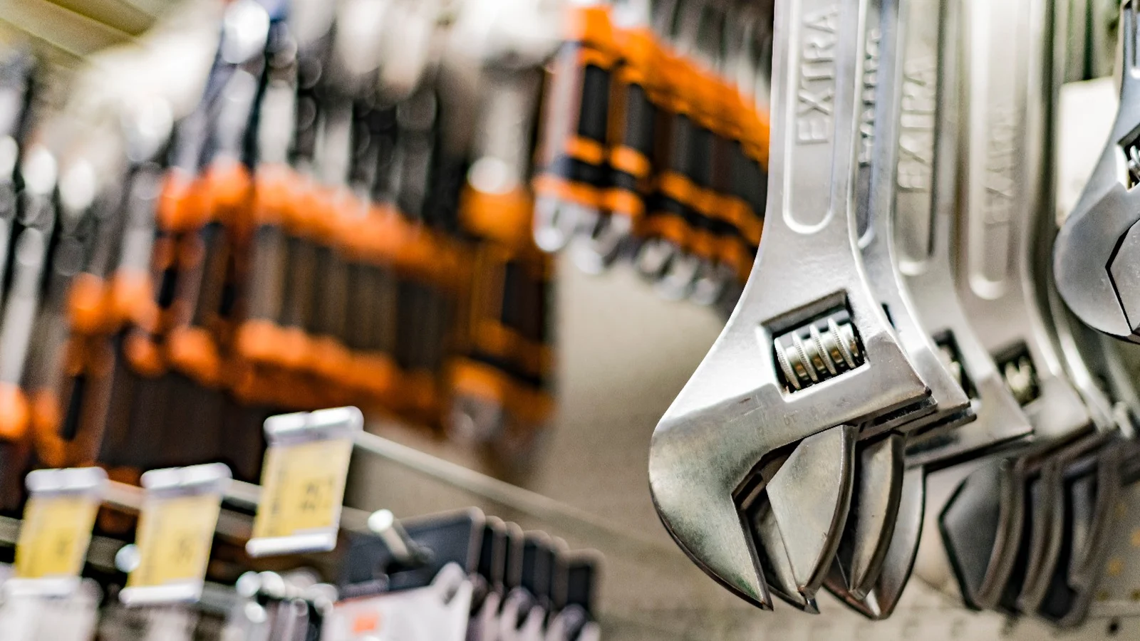 Pennsylvania hardware chain plans 2nd after-hours vending machine