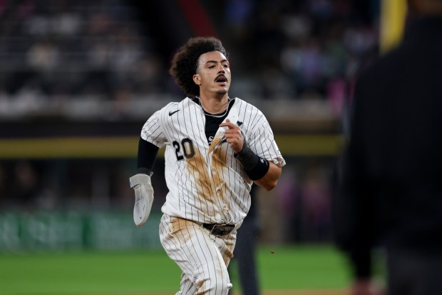White Sox third baseman Miguel Vargas advances to third base on a throwing error after stealing second in the fourth inning against the Pirates on Sept. 10, 2026, at Rate Field. (Armando L. Sanchez/Chicago Tribune)