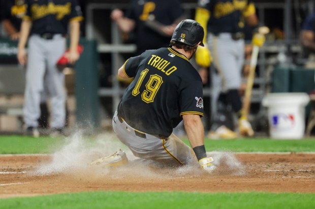 Pirates shortstop Jared Triolo (19) scores off an RBI single from Oneil Cruz in the eighth inning against the White Sox on Sept. 10, 2026, at Rate Field. (Armando L. Sanchez/Chicago Tribune)