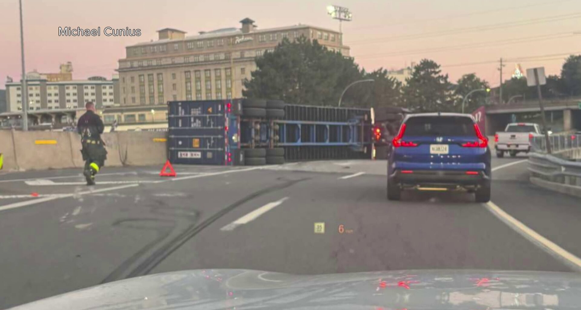 Traffic flowing again after tractor-trailer overturns in Scranton