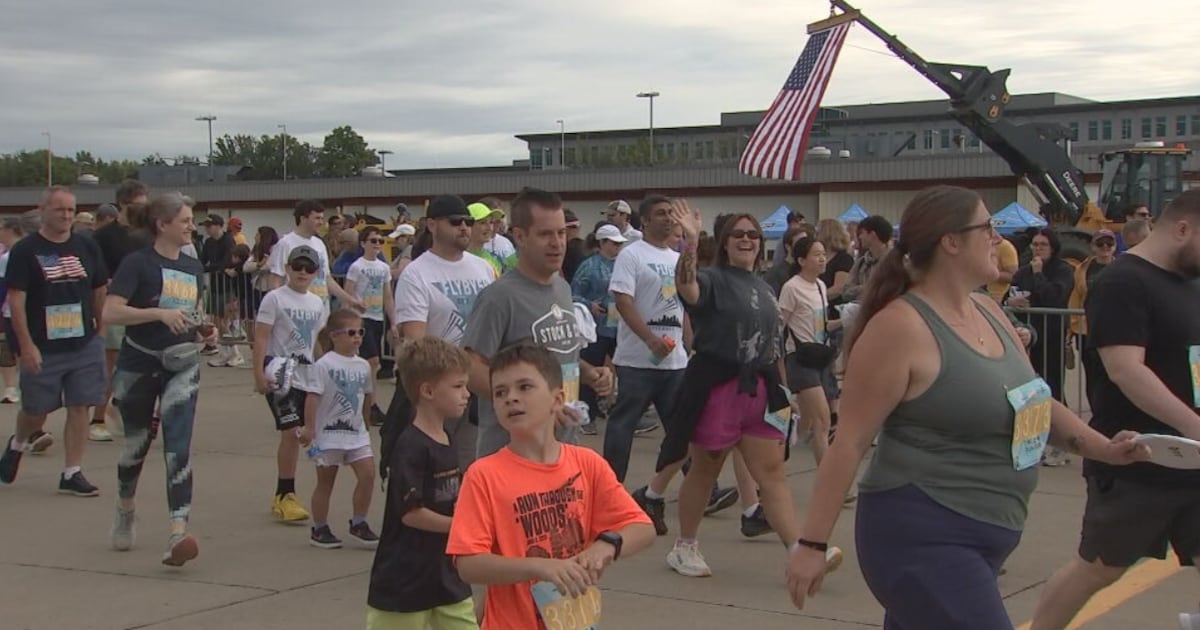 Fun run at Pittsburgh International Airport sets attendance record