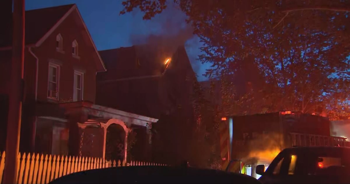 RAW: Crews battle house fire in Pittsburgh’s Knoxville neighborhood – WPXI