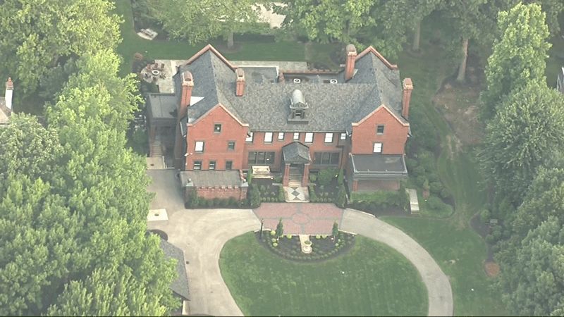 Warning: Taylor Swift, Travis Kelce would prefer you don’t approach their Lake Erie mansion