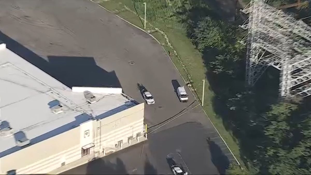 Man dies after being found shot near Philadelphia shopping center