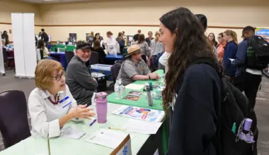 Volunteer and Service Fair Attracts Hundreds of Students