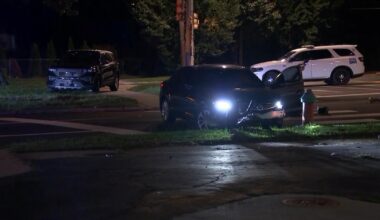 Group of car thieves hits Philadelphia police cruiser while getting away