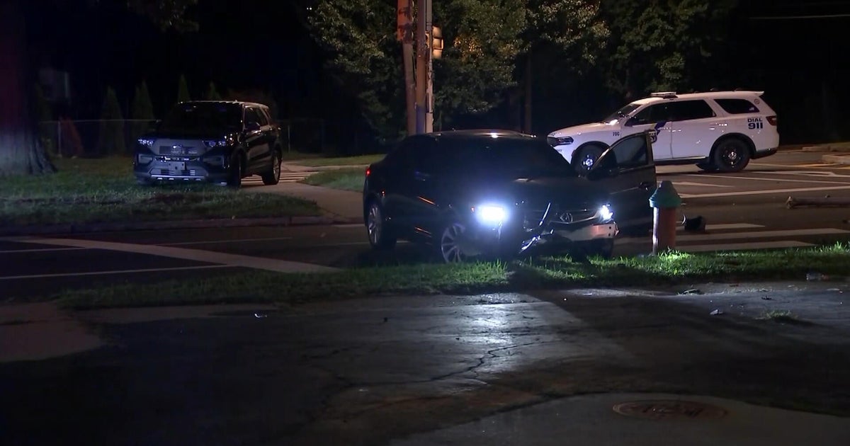 Group of car thieves hits Philadelphia police cruiser while getting away