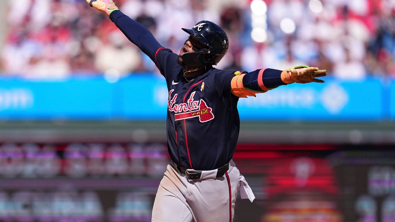 Braves' Ronald Acuña Jr. does curtain call amid boos in Philly