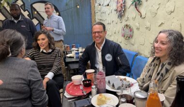 Michigan gov. campaigns for PA’s Shapiro at South Philly diner