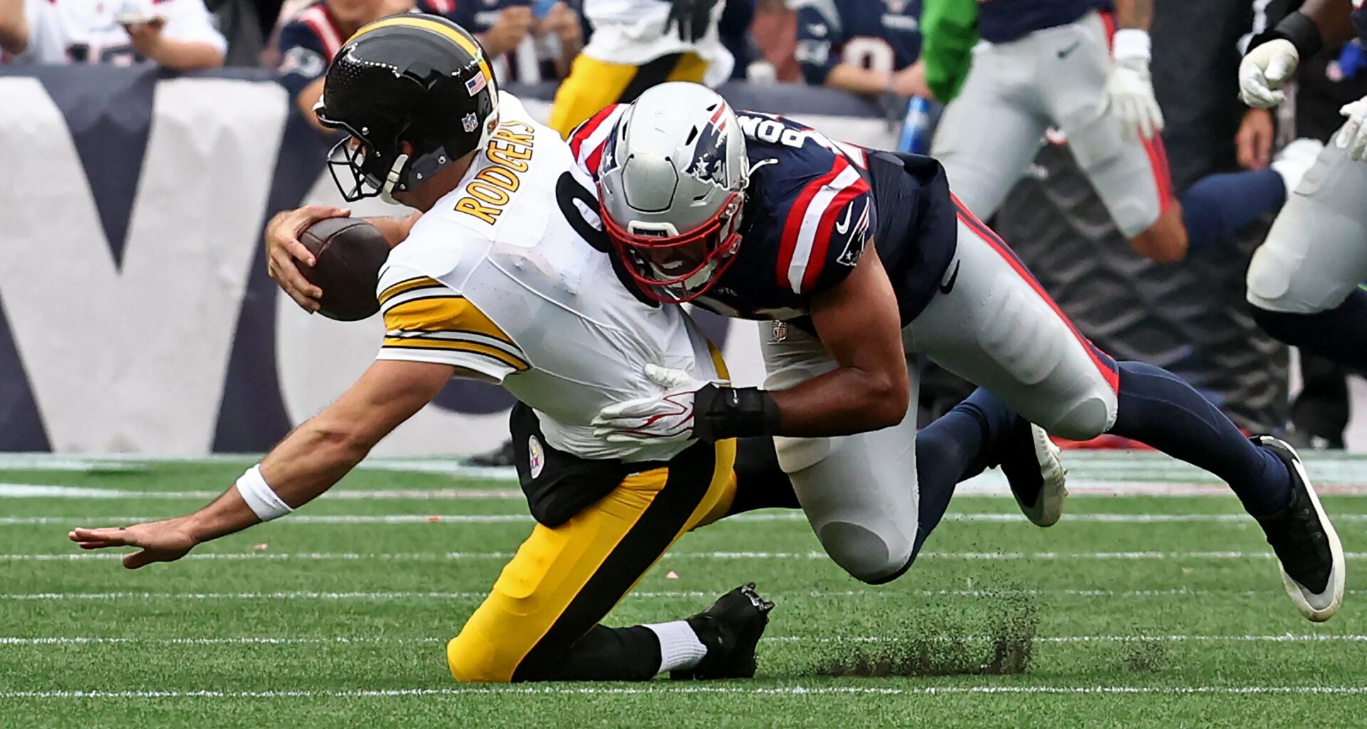 Aaron Rodgers makes admission about hard-hitting sack from Patriots defender