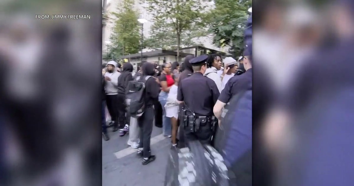 Philly police crackdown on teen meetups after chaos prompts arrests