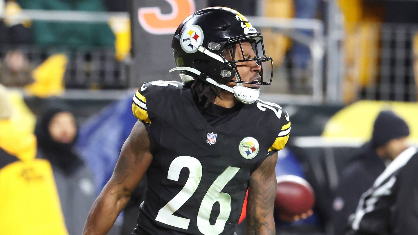 Steelers CB Injured on Punt Return vs. Bucs