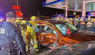 Man critically injured, trapped in vehicle after Pittsburgh intersection crash
