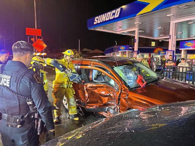 Man critically injured, trapped in vehicle after Pittsburgh intersection crash