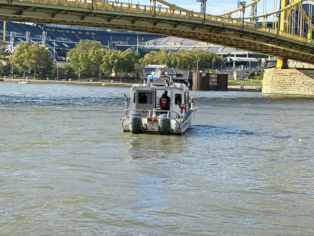 Man dies after falling into Allegheny River in Downtown