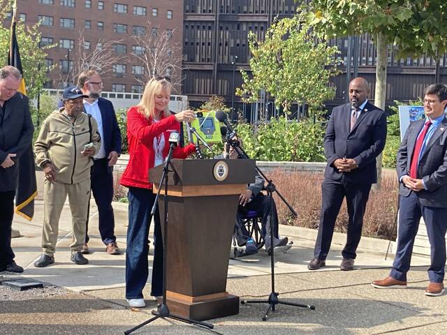 Pittsburgh debuts 1st outdoor defibrillator in Pittsburgh’s Lower Hill District