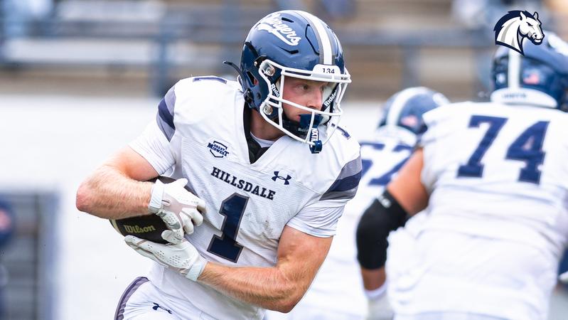 Strong defense; late surge help Chargers power past Lake Erie on the road, 29-9