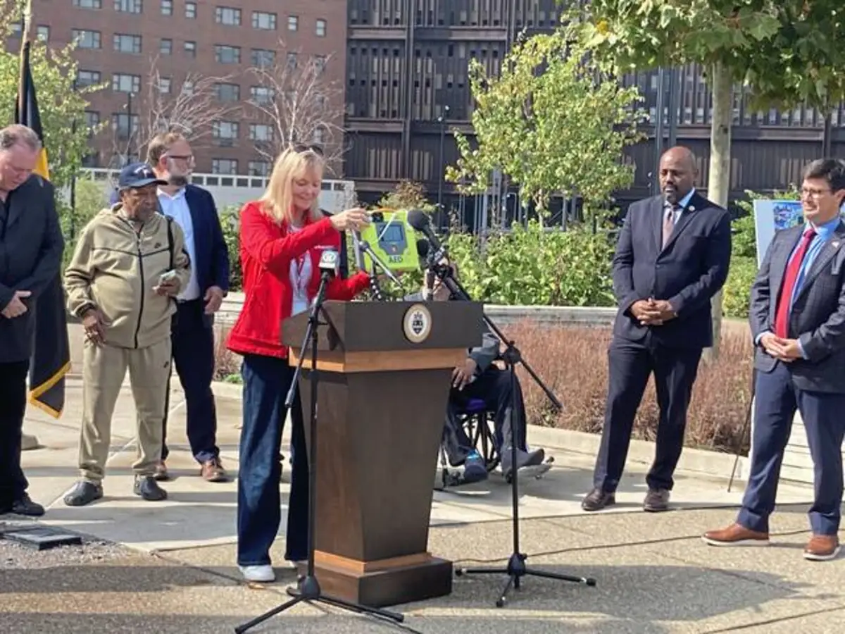 Pittsburgh debuts 1st outdoor defibrillator in Pittsburgh’s Lower Hill District