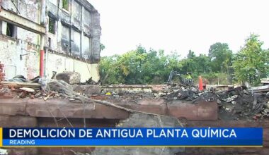 Demuelen antigua planta química de Reading tras dos incendios provocados | Noticias
