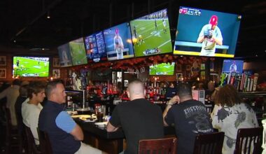 Fans in Bethlehem Twp. pack local bars to support Phillies in game 3 of Wild Card series | Bethlehem Area