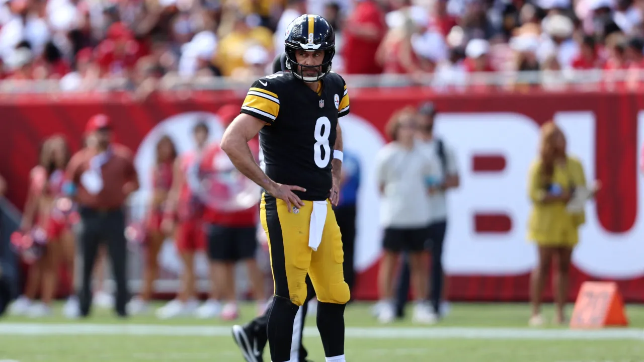 Steelers QB Aaron Rodgers Rips Buccaneers' Raymond James Stadium: 'One Of The Worst Surfaces in The League' image