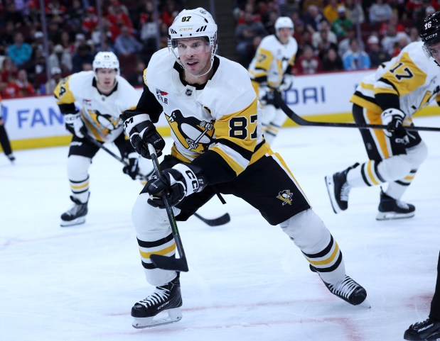 Pittsburgh Penguins center Sidney Crosby (87) looks to make a move in the third period of a game against the Chicago Blackhawks at the United Center in Chicago on Oct. 13, 2026. (Chris Sweda/Chicago Tribune)