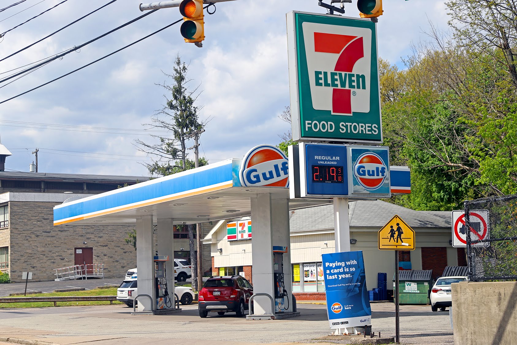 7-Eleven gas station in Ingram, PA (Photo by Jay Manning/PublicSource)