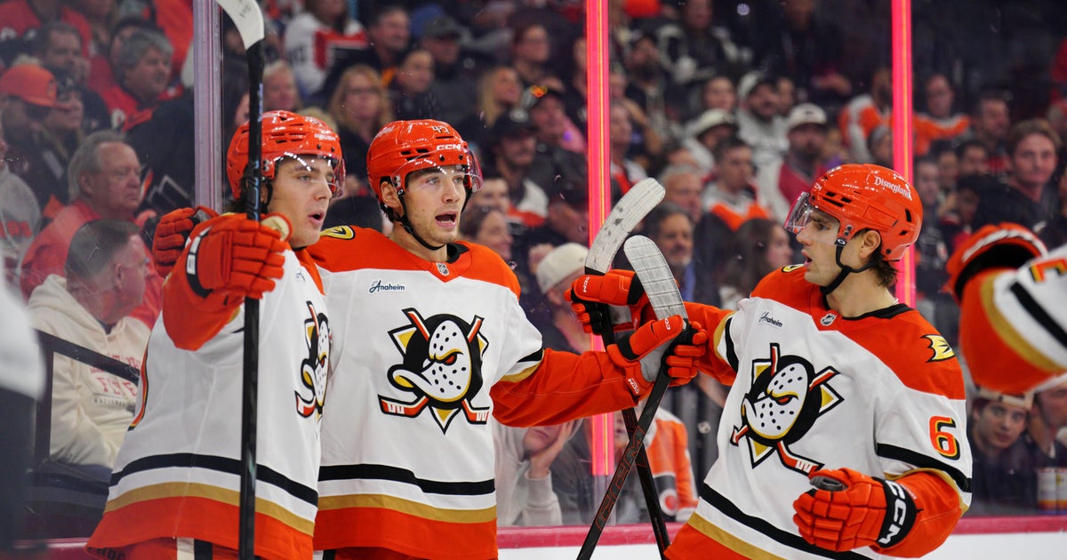 Leo Carlsson rallies Anaheim Ducks to victory to snap Philadelphia Flyers' winning streak