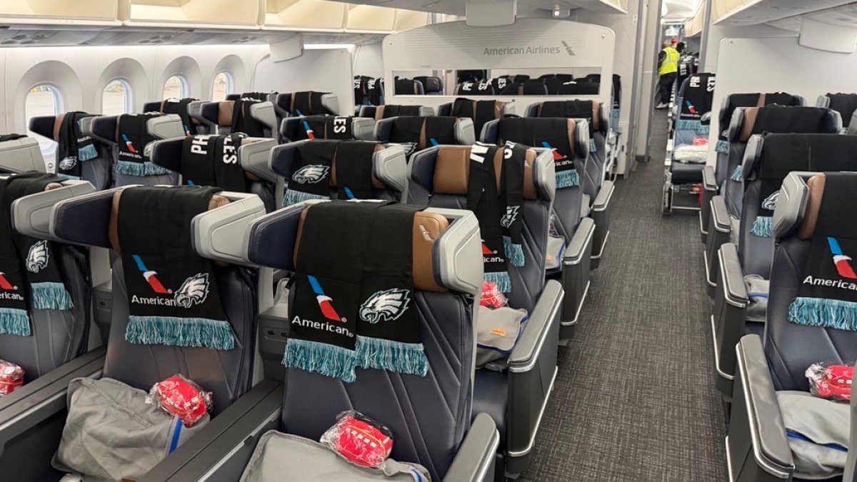 Eagles fans get surprise send-off at PHL ahead of London game – NBC10 Philadelphia