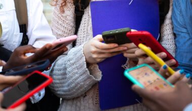 Pennsylvania lawmakers pass bell-to-bell cellphone ban for schools, send to Shapiro for signature