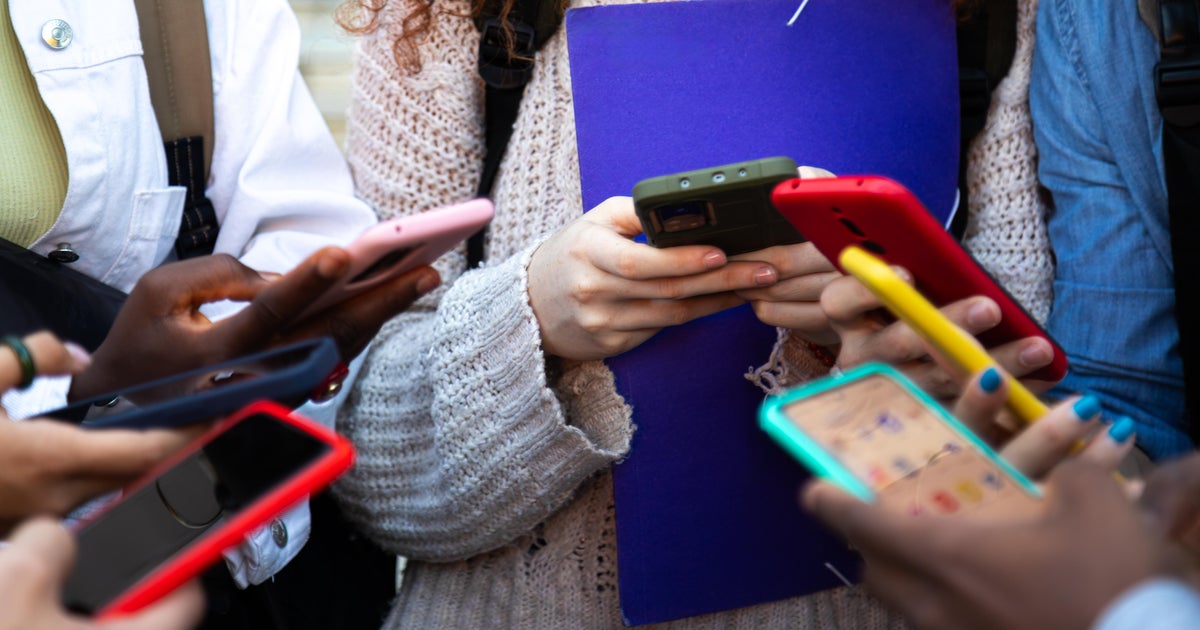 Pennsylvania lawmakers pass bell-to-bell cellphone ban for schools, send to Shapiro for signature