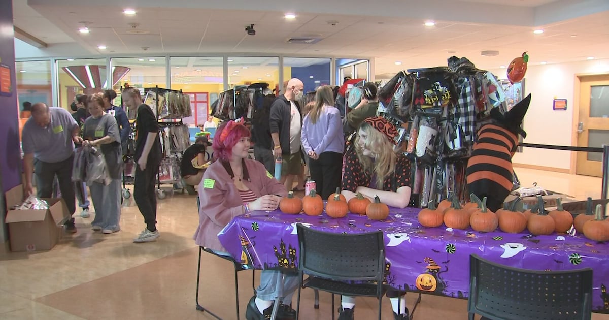Spirit Halloween hosts party for patients, families at UPMC Children’s Hospital – WPXI