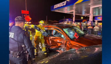 2 injured in overnight Boulevard of the Allies crash – WPXI