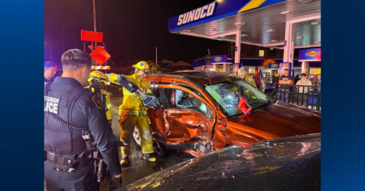 2 injured in overnight Boulevard of the Allies crash – WPXI