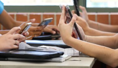 Pennsylvania lawmakers pass bill that would ban cell phones during school day