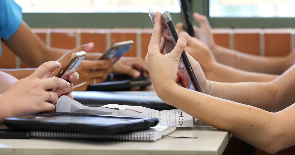 Pennsylvania lawmakers pass bill that would ban cell phones during school day