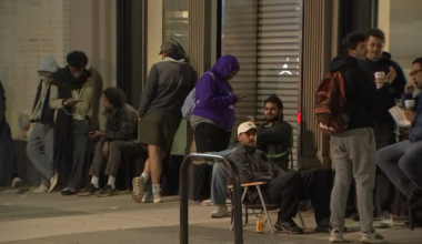 Foldable iPhone Duo sparks early lines at Center City Apple store – NBC10 Philadelphia