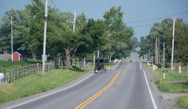 Between Cleveland And Pennsylvania's Border Is A Quaint Village For A Day Trip With Amish Charm And Eats