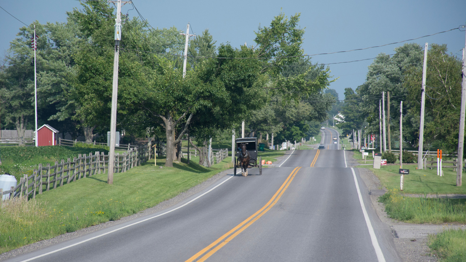 Between Cleveland And Pennsylvania's Border Is A Quaint Village For A Day Trip With Amish Charm And Eats