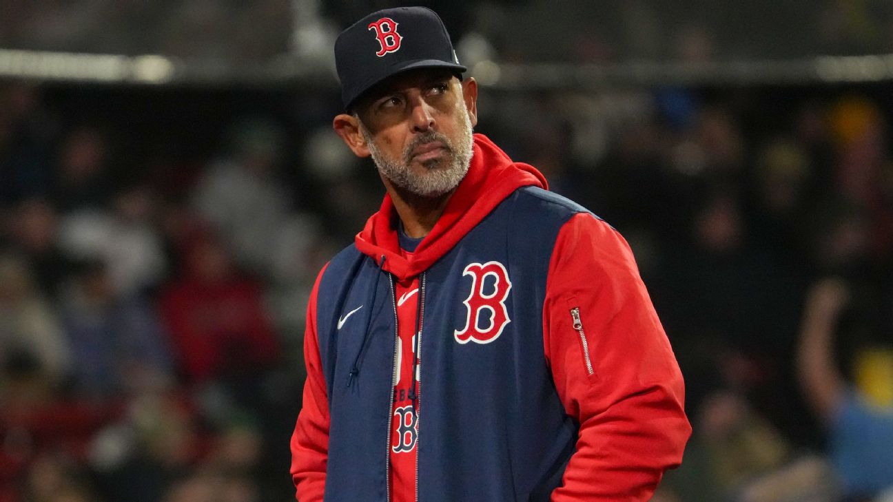 Report: Alex Cora again declines chance to manage Phillies