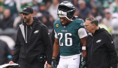 Eagles RB Saquon Barkley leaves loss with hamstring injury