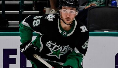 Winless Philadelphia Flyers add depth in Michael Bunting