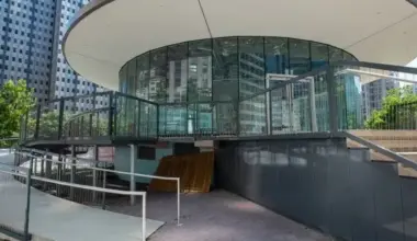 Council committee advances contract to reopen, run Love Park ‘Saucer’ building